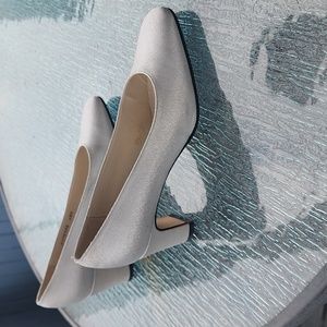 Mina Comfort Womens Heels Size 6.5 M Naline Silver Glimmer Pre-Loved EUC